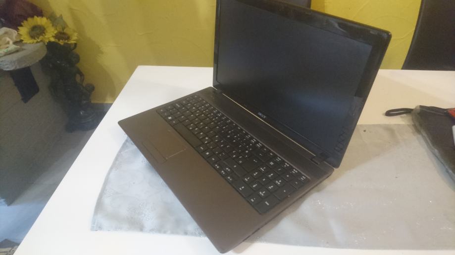 Acer aspire 5552g не включается экран а кулер крутится