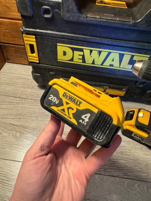 Dewalt baterija 4ah 18v ispravna i testirana #POVOLJNO#