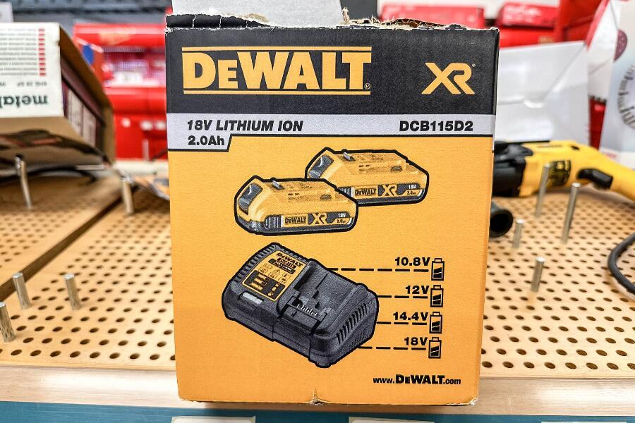 Stanica za punjenje Dewalt DCB 115 D2 + 2 baterije