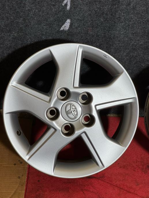 Alu felge 15 Toyota 5x114.3 original Auris Suzuki ET 39 odlične