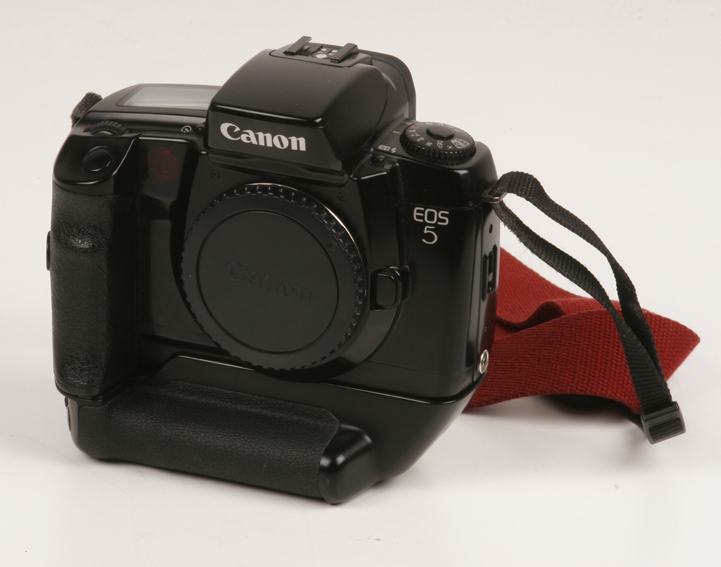 CANON  EOS 5