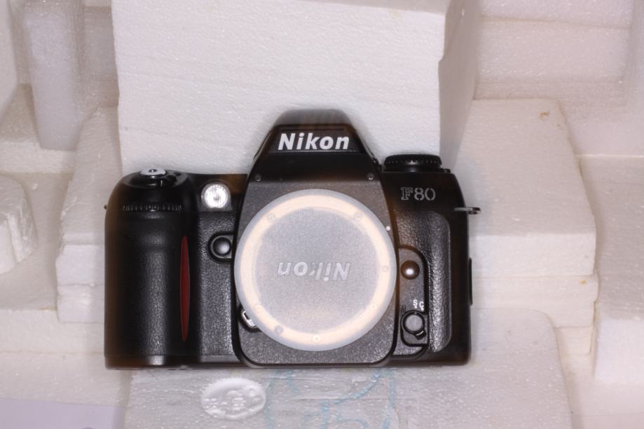 NIKON  F 80