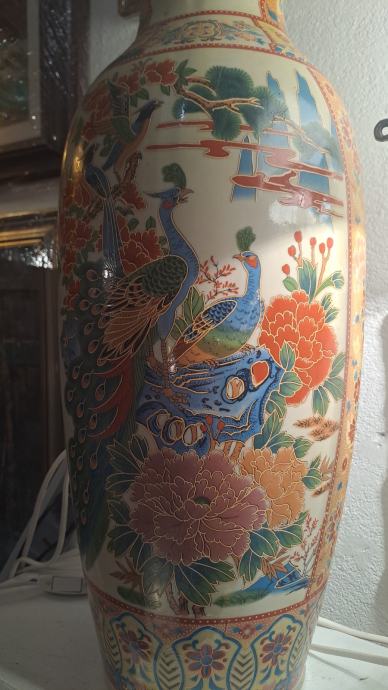 ANTIQUE CHINESE VASE