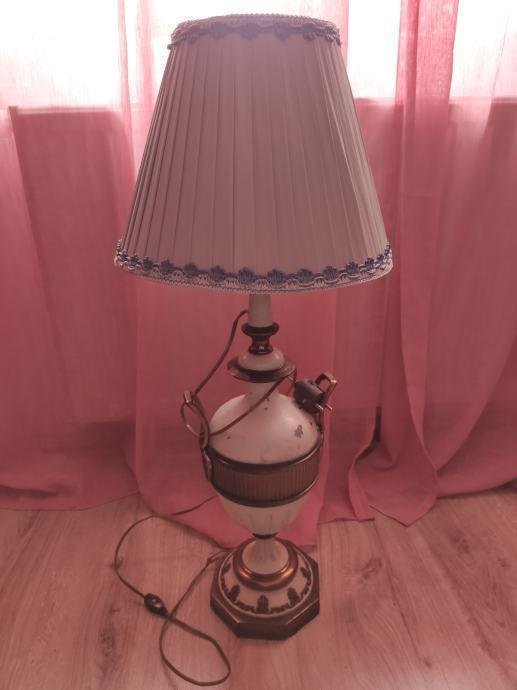 PRODAJE SE STARA LAMPA  KERAMIČKA HITNO