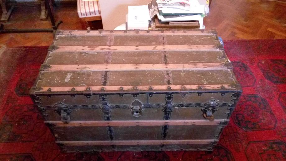 Vintage Steamer Trunk Skrinja