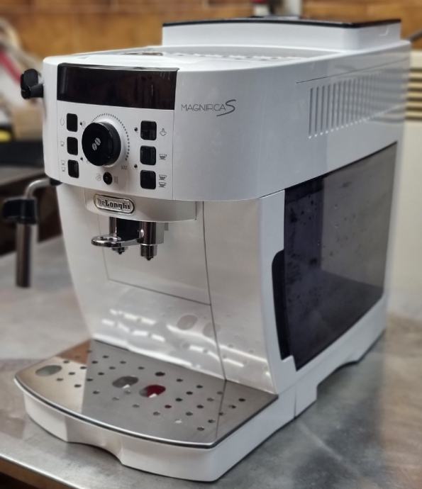 Kave aparat DeLonghi Magnifica S