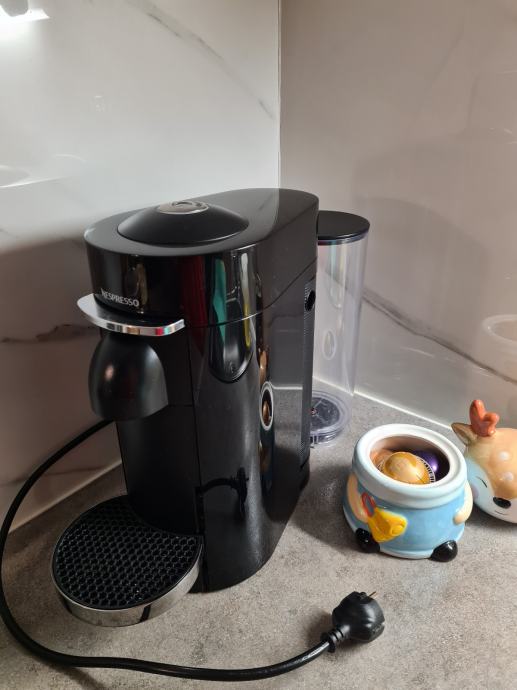 Nespresso Vertuo Plus aparat za kavu + kapsule za kavu