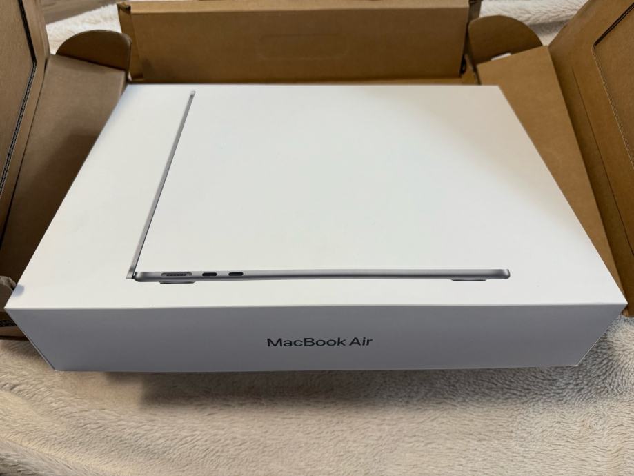 Apple Macbook Air M3 13.6 • NOVO ZAPAKIRANO Vž-Zg-Os-Pu