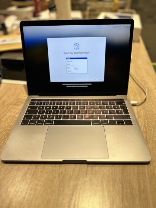 Apple MacBook PRO 13" 2019 4TBT 2.4 QC i5/16GB RAM /512GB SSD/Jamstvo