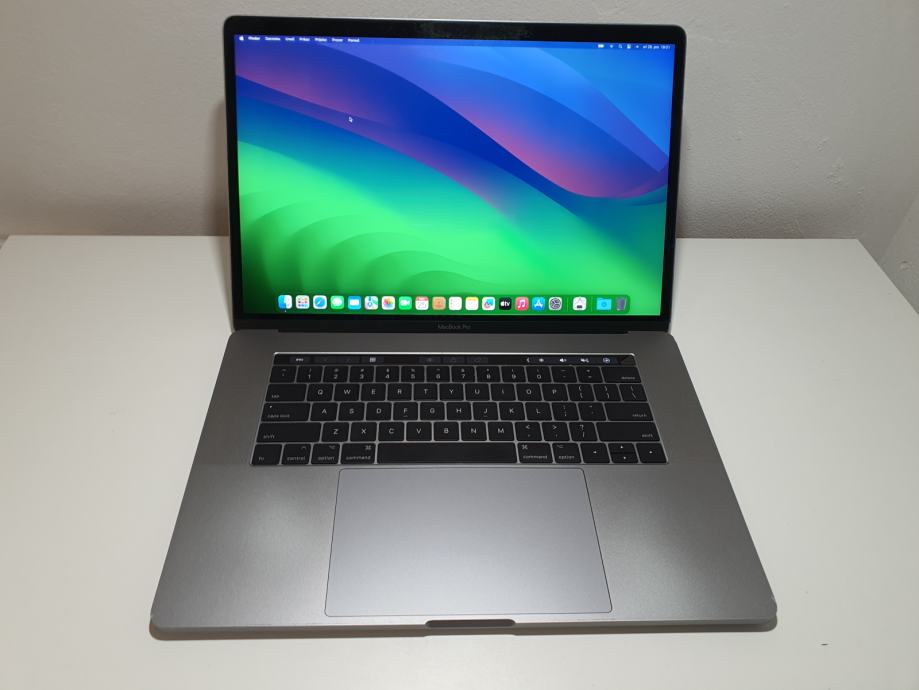 Apple MacBook Pro 15 / 2016 / Intel Core i7 / 16GB / 256GB