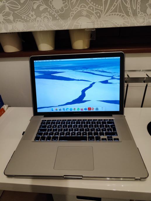 APPLE MacBook Pro Mid 2010 (15 inča) - sve ispravno!