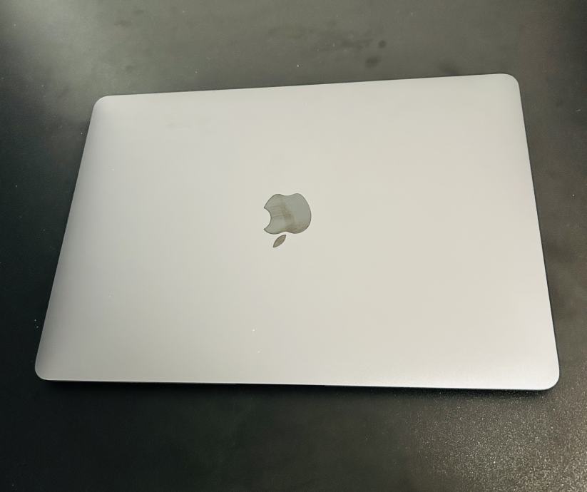 MacBook Air M1 (2020) - 8 GB RAM, 256 GB SSD, original kutija i punjač