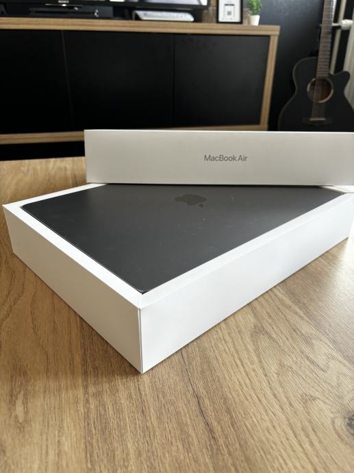 MacBook Air M2 Space Gray, 15 inčni - KAO NOVO