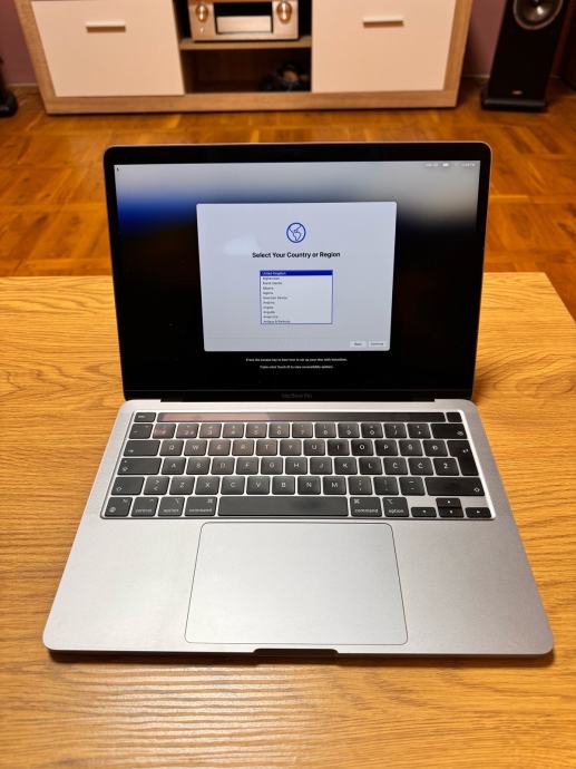 MacBook Pro 13” M2, 8/256, Hr tipkovnica