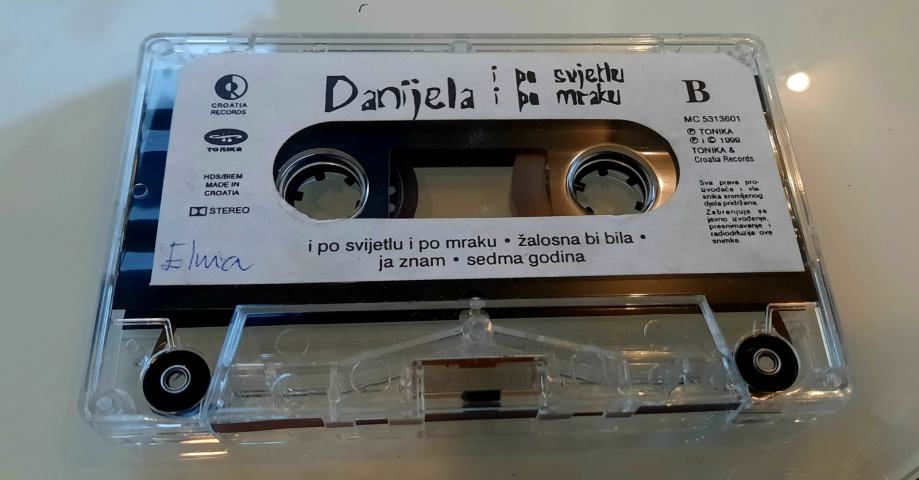 Danijela Martinović - I Po Svjetlu I Po Mraku