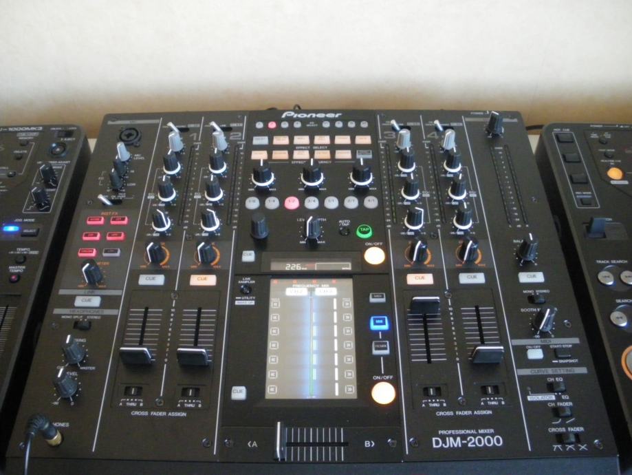 Pioneer DJM 2000 Mixer & 2 X CDJ 1000 MK3