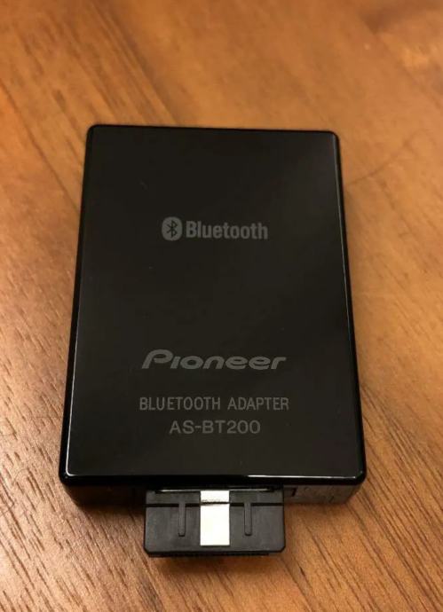 Prodajem Pioneer AS-BT200 Bluetooth adapter.