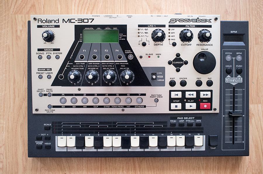 Roland MC-307