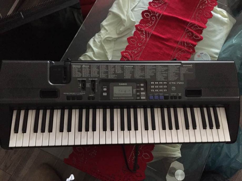 Sintisajzer Casio CTK-720