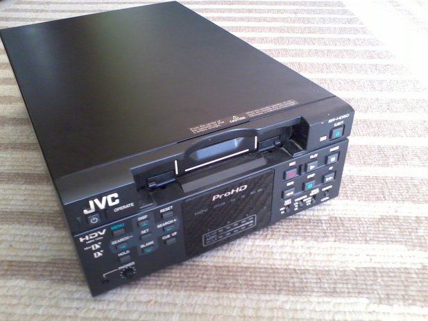 PRODAJEM JVC BR HD50 DVcam I DV SKOP
