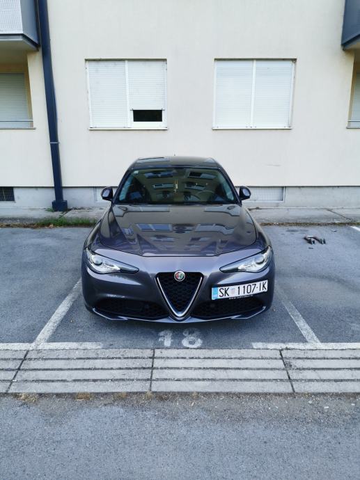 Alfa Romeo Giulia 2,2 JTD AUTOMATIK, KEYLESS, KAMERA, BLIND SPOT