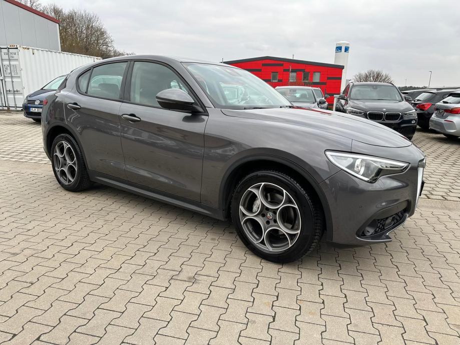 Alfa Romeo Stelvio 2,2 D Business AppleCar, Navi, RFK, LED