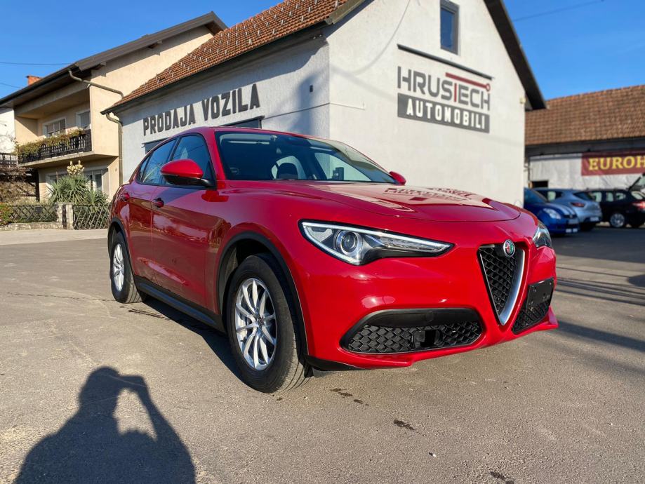 Alfa Romeo Stelvio 2,2 D • AUTOMATIK • PASTEL RED BOJA • GARANCIJA