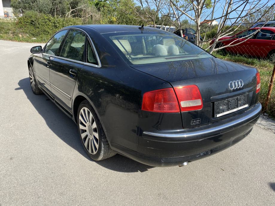 Audi a8 v8