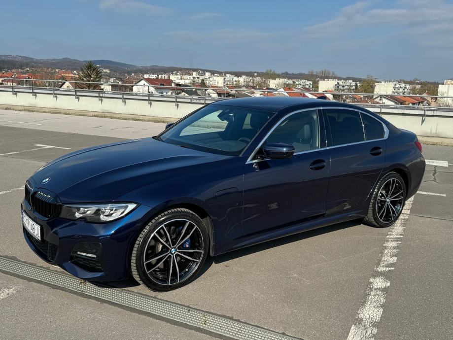 BMW 330e M Sport, dvije godine garancija, nove zimske gume