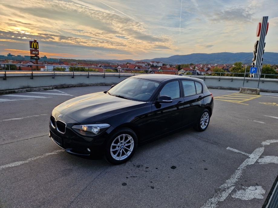 BMW serija 114i ODLIČAN Navigacija grijanje sjedala MOGUĆNOST ZAMJENE