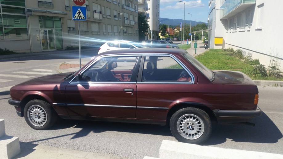 BMW E30  320i coupe