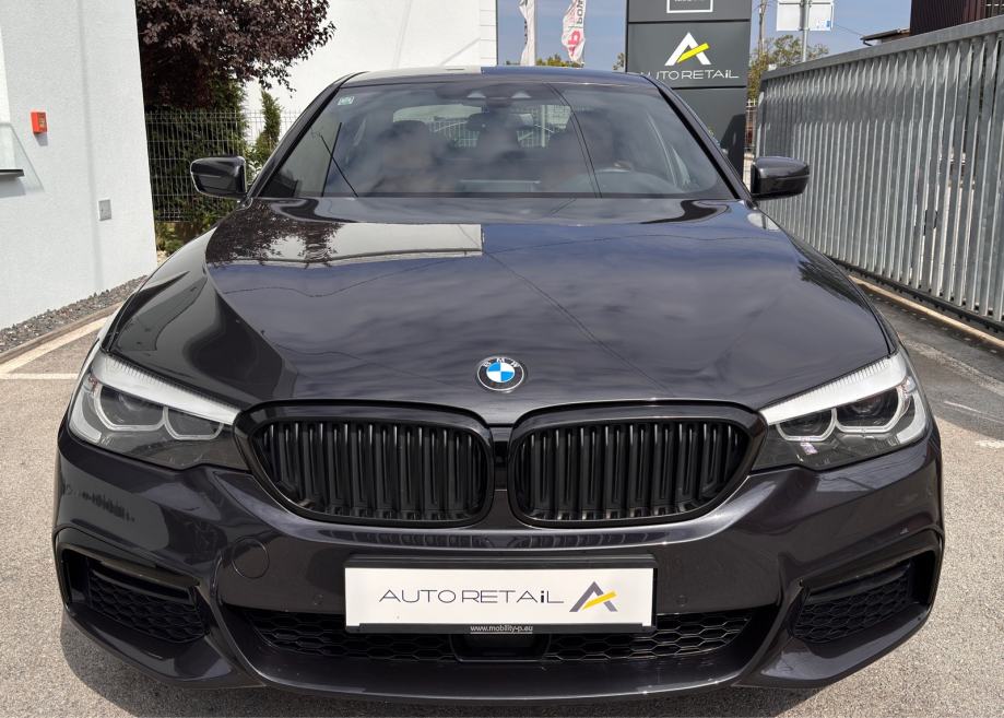 BMW 530d G30 xDrive M - SPORT PAKET NAVI ALU 19 AMBI REG 08/2025