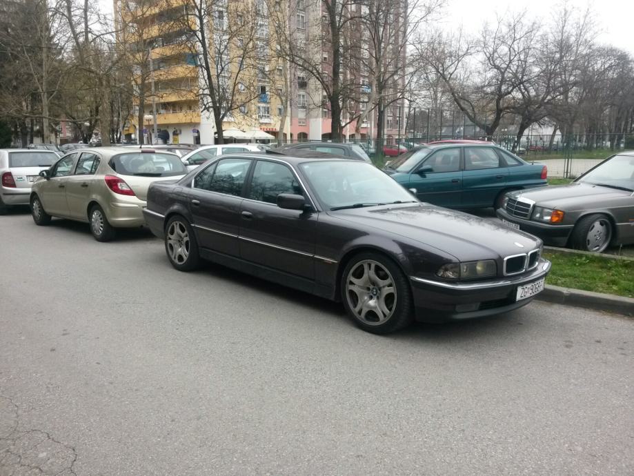 BMW serija 7  728i