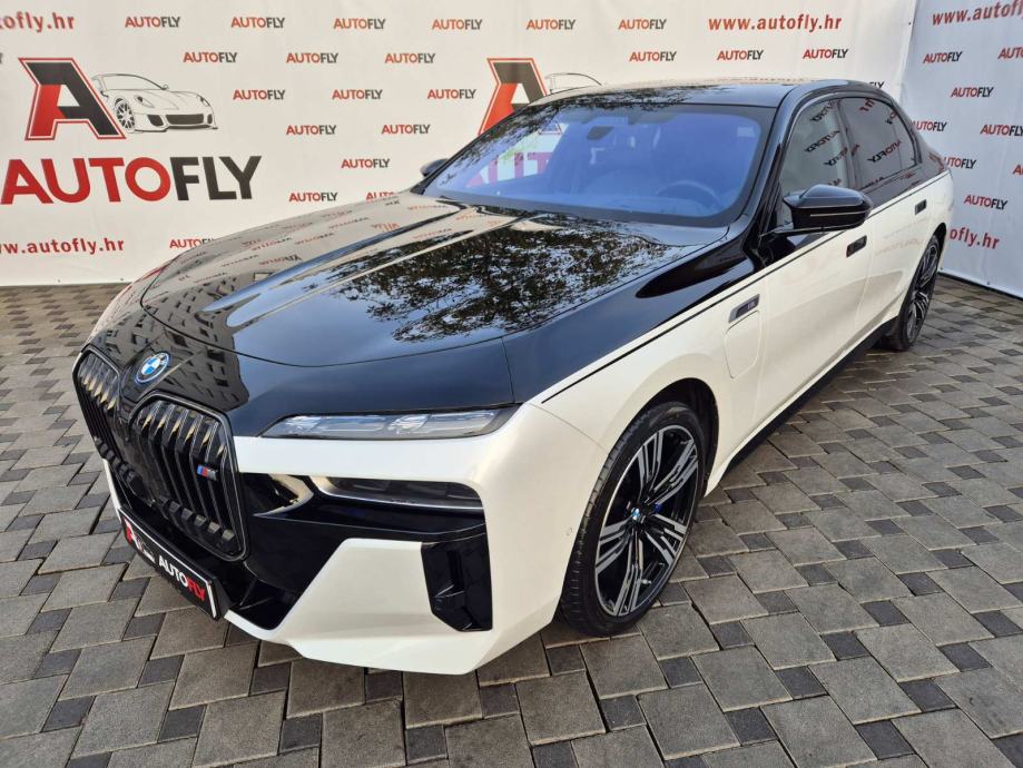 BMW serija 7 M760e xDrive, Theatre screen,Karbon, Sky Lounge, PDV, 21"