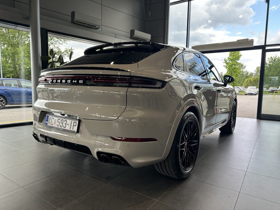 Porsche Cayenne Coupe 2024 (dugorocni najam)