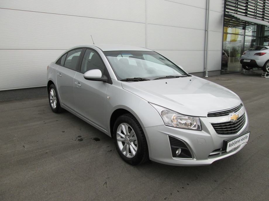 Chevrolet cruze 4dr nb