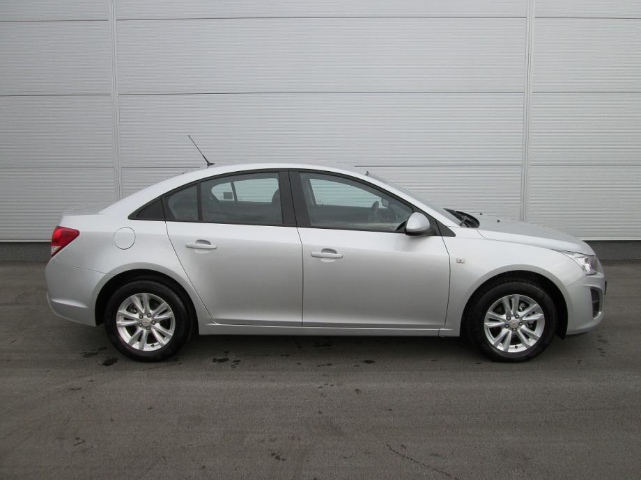 Chevrolet cruze 4dr nb