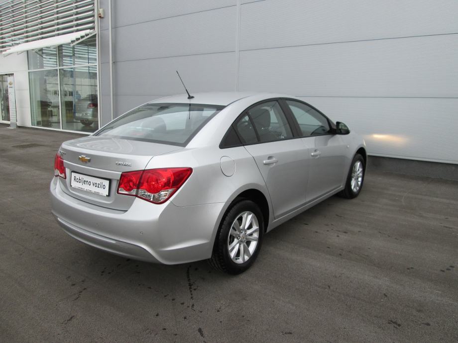 Chevrolet cruze 4dr nb