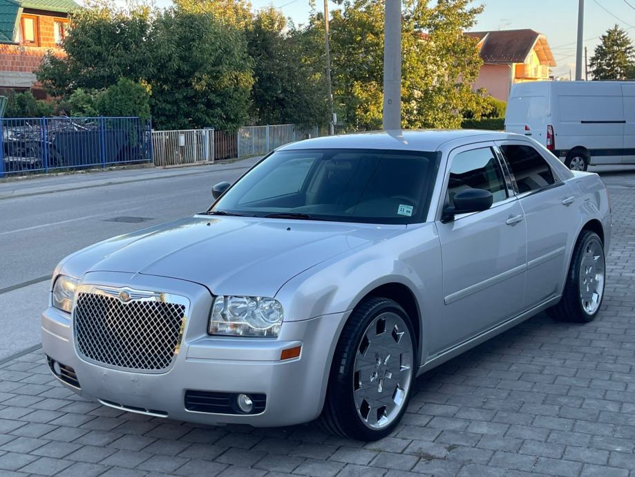 CHRYSLER 300 c 2,7 ••• KAO NOVI, AUTOMATIC, KLIMA ••• SAMO 70,000 TKM•