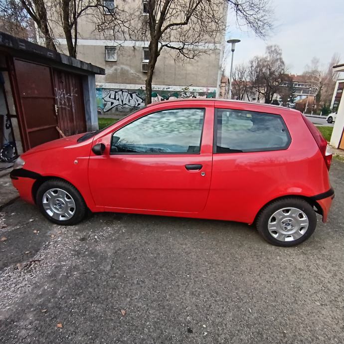 Fiat Punto 1,2 sx (registriran godinu dana, klima, servo, centralno)