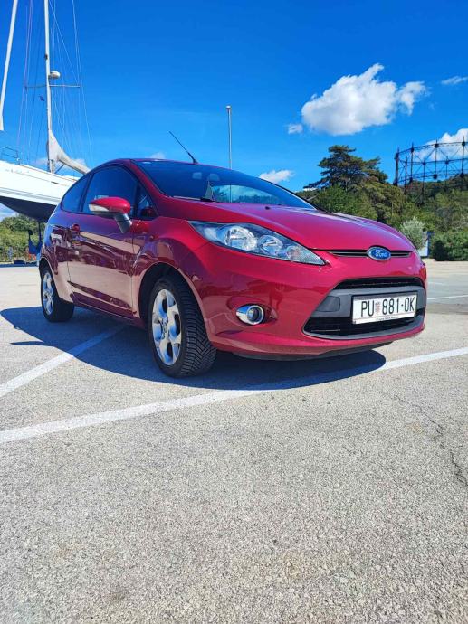 Ford Fiesta 1,2 5 16V HOT MAGENTA