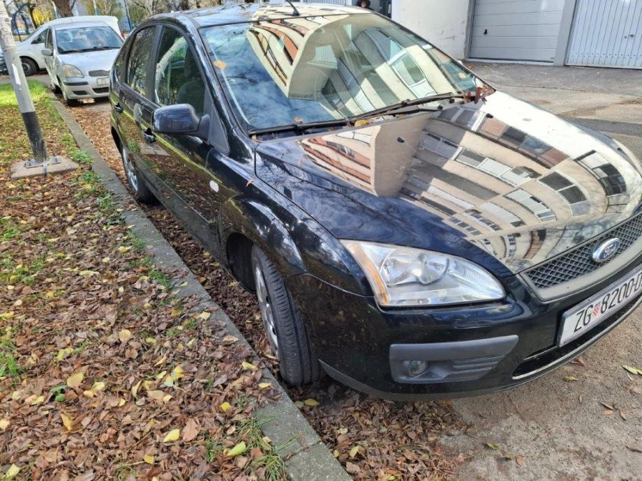 Ford Focus 1,6 16V- *prvi vlasnik* HR auto + gratis set guma