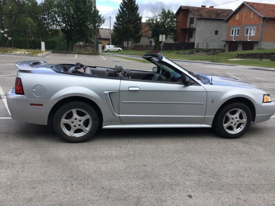 Ford Mustang 3,8