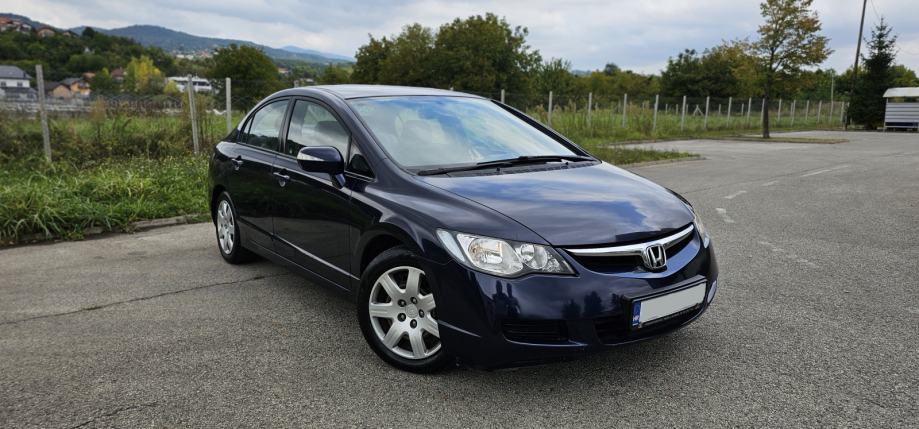 Honda Civic 1,8 i LS reg.do 06/2025,Jako dobro stanje