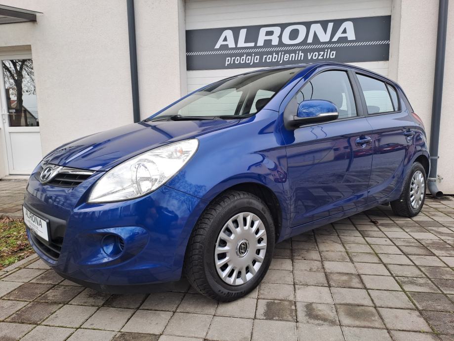 Hyundai i20 1.2i KLIMA,ESP,BLUETOOTH,5 VRATA,ZIMSKE GUME,NOVI SERVIS..