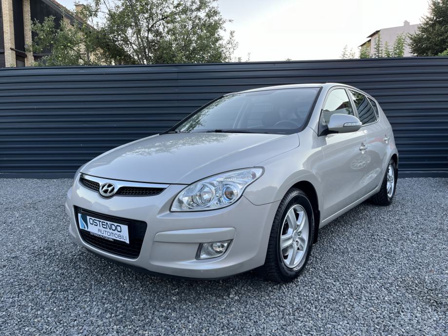 Hyundai i30 1,6 CRDi-115KS-TEMPOMAT-GR SJEDALA-AUTOMATSKA KLIMA