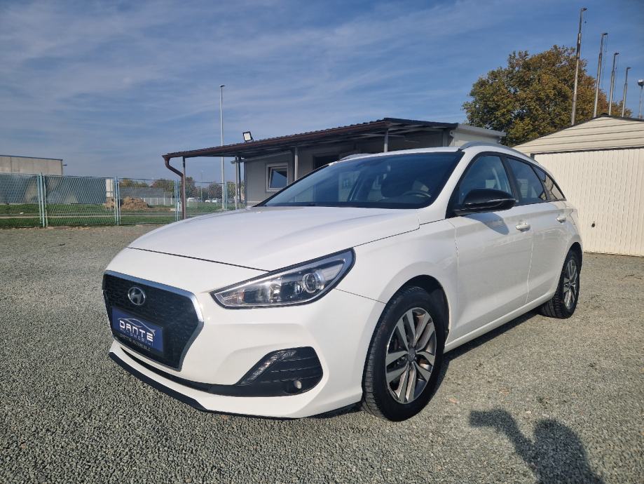 Hyundai i30 1,6 CRDi NAVI,KLIMA,ALU,KAMERA,SERVISNA,KREDIT,ZAMJENA