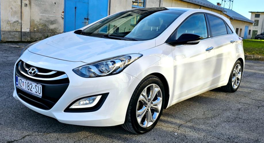 Hyundai i30 1,6 CRDi * PANORAMA * NAVI *