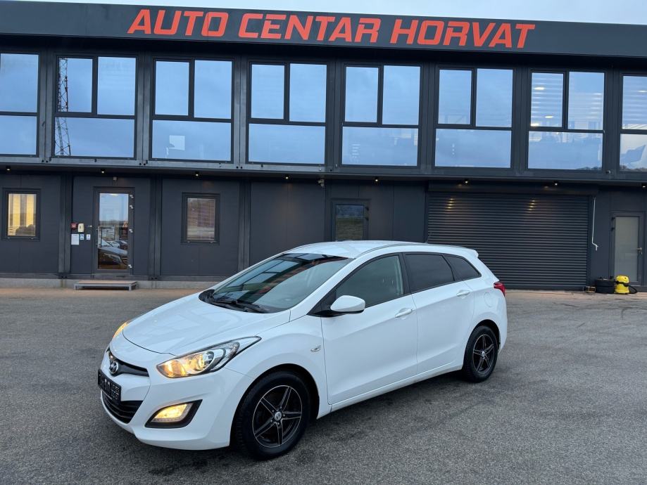 Hyundai i30 CW 1,6 CRDi; Alu Felge; Maglenke; MFU Kožni volan!