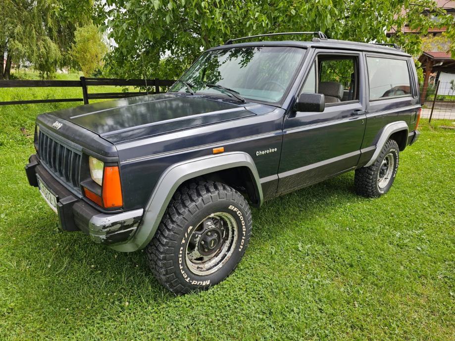 Jeep Cherokee 4,0 HO 192 ks 3 vrata kratki